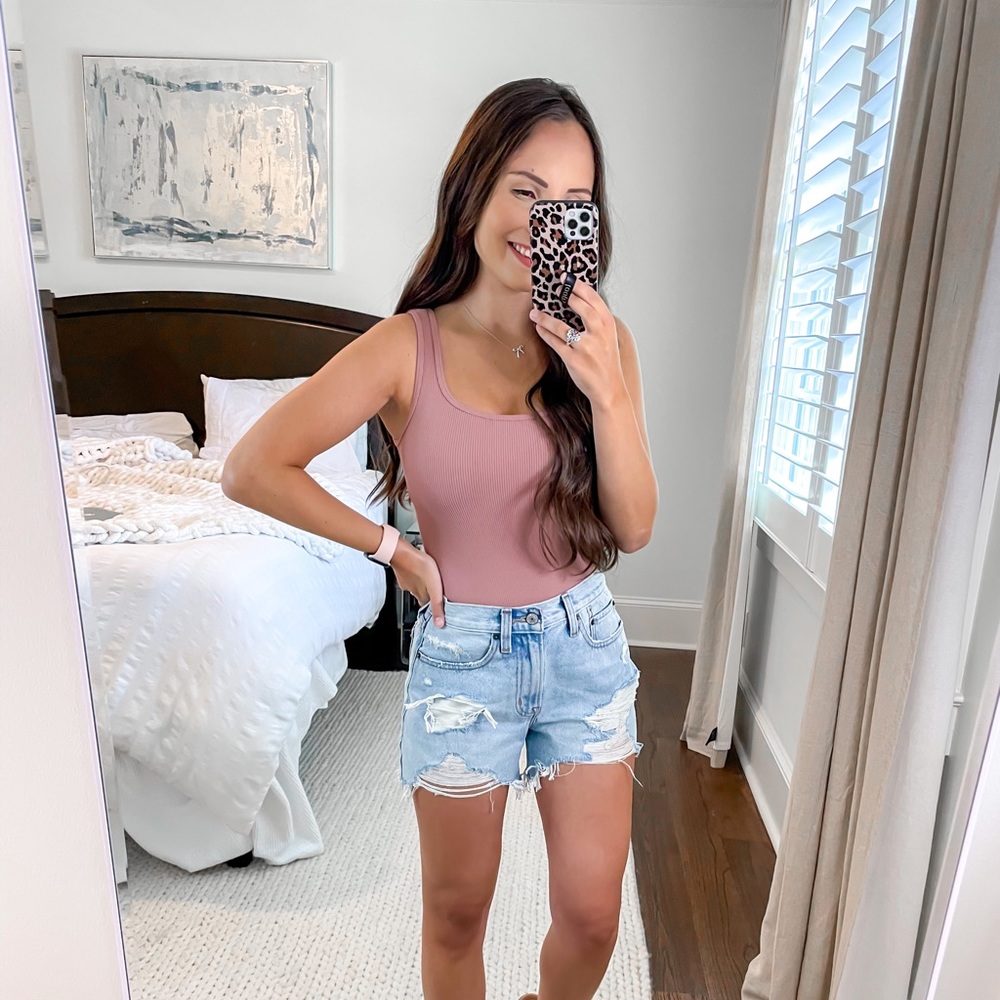 Abercrombie mid rise shorts size 24